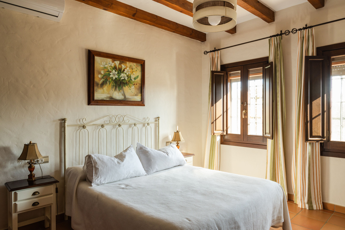 5 Bed Townhouse for sale in Alhaurín El Grande Costa Del Sol, Málaga, Spain