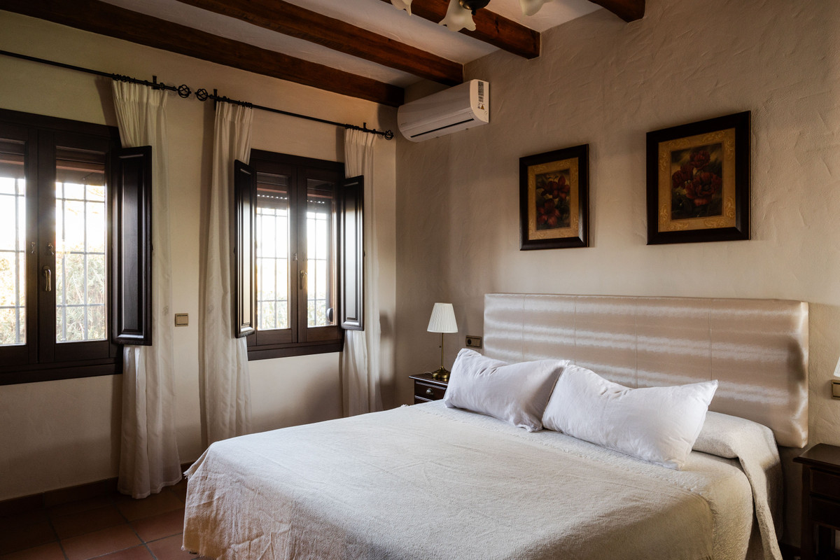 5 Bed Townhouse for sale in Alhaurín El Grande Costa Del Sol, Málaga, Spain