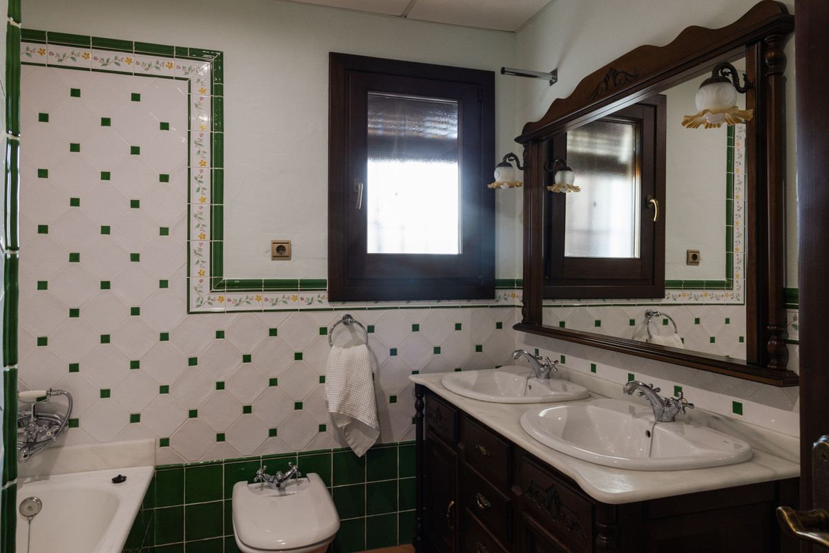 5 Bed Townhouse for sale in Alhaurín El Grande Costa Del Sol, Málaga, Spain