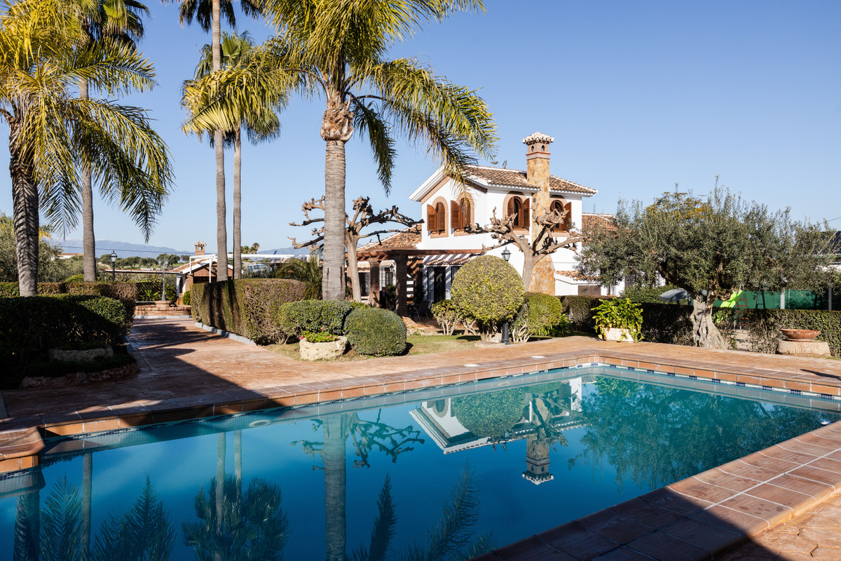 5 Bed Townhouse for sale in Alhaurín El Grande Costa Del Sol, Málaga, Spain