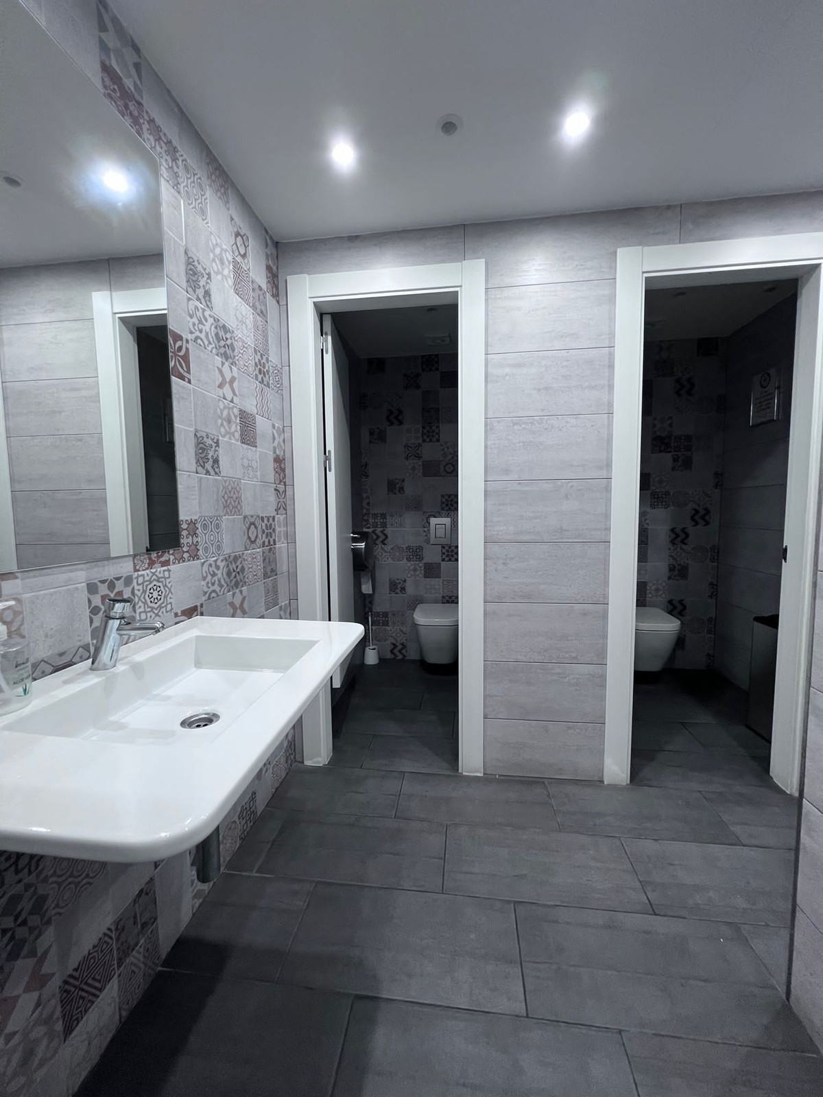 4 Bed Commercial unit for sale in Málaga Costa Del Sol, Málaga, Spain