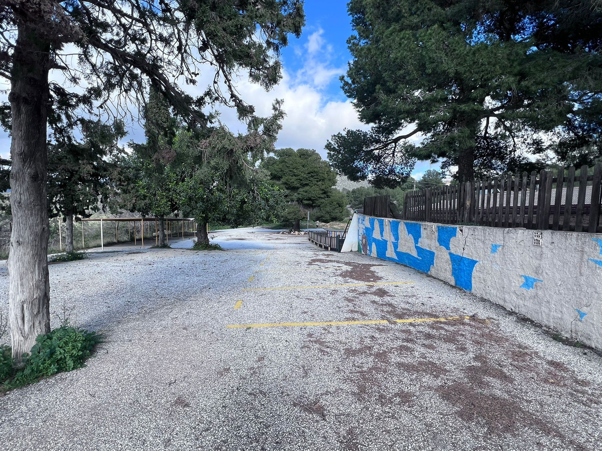 4 Bed Commercial unit for sale in Málaga Costa Del Sol, Málaga, Spain