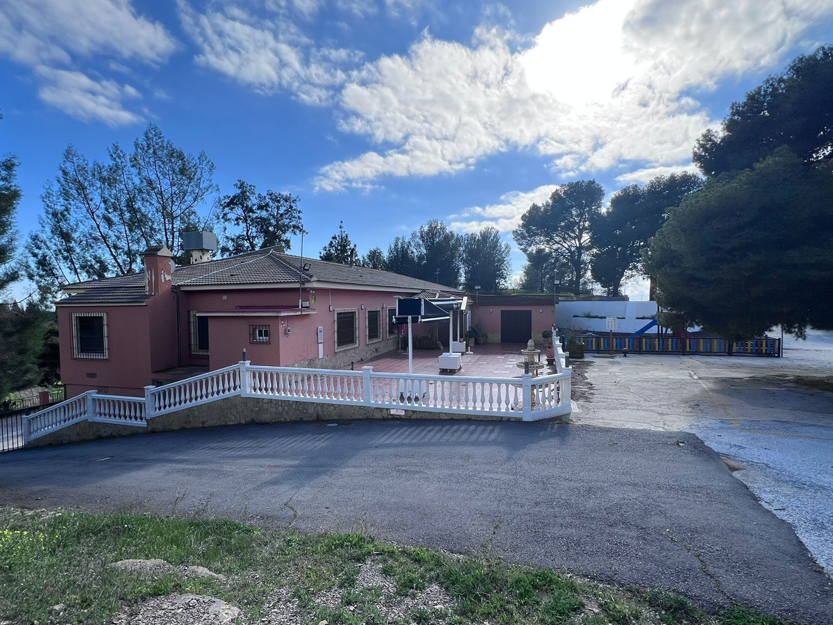 4 Bed Commercial unit for sale in Málaga Costa Del Sol, Málaga, Spain