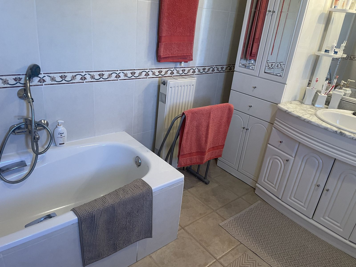 Se vende Villa - Chalet de 5 dormitorios en Costa Blanca, Alicante, España
