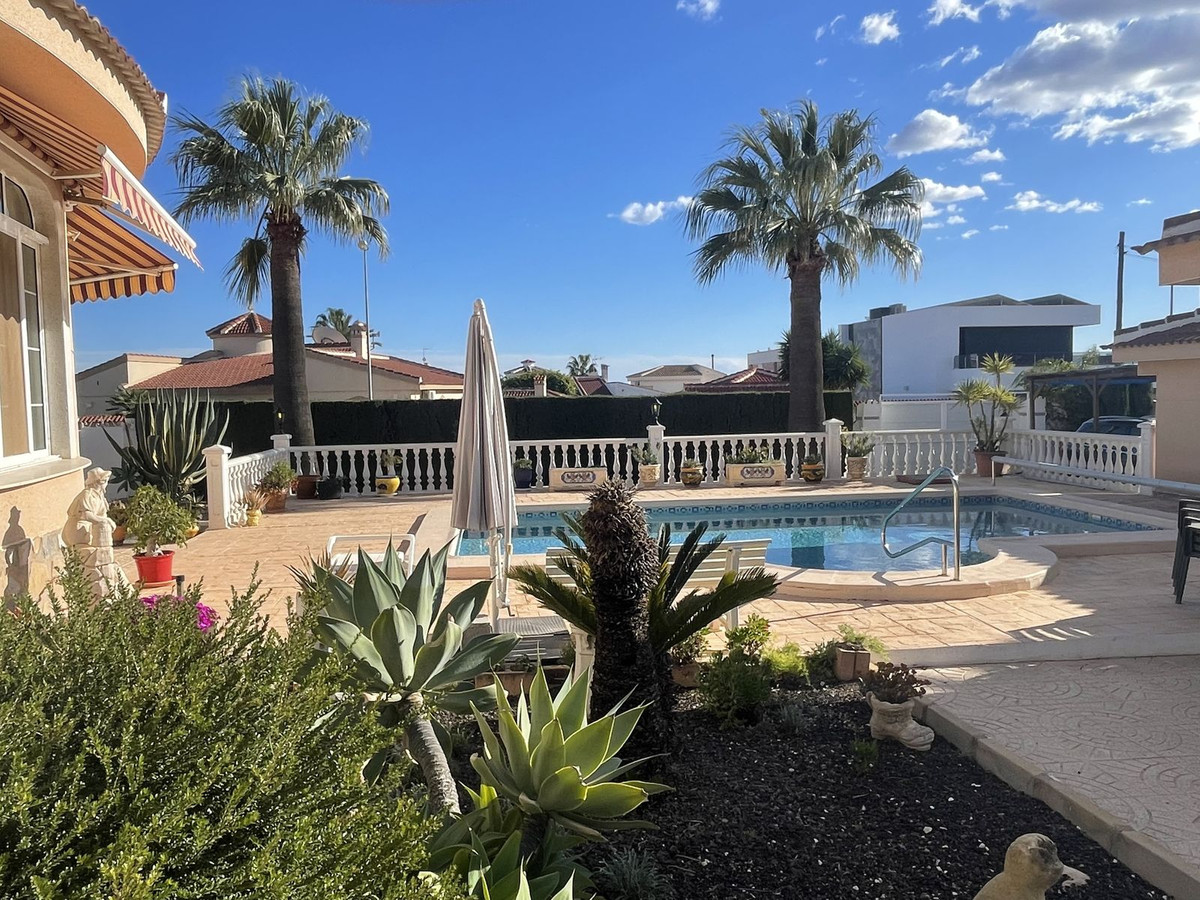Se vende Villa - Chalet de 5 dormitorios en Costa Blanca, Alicante, España