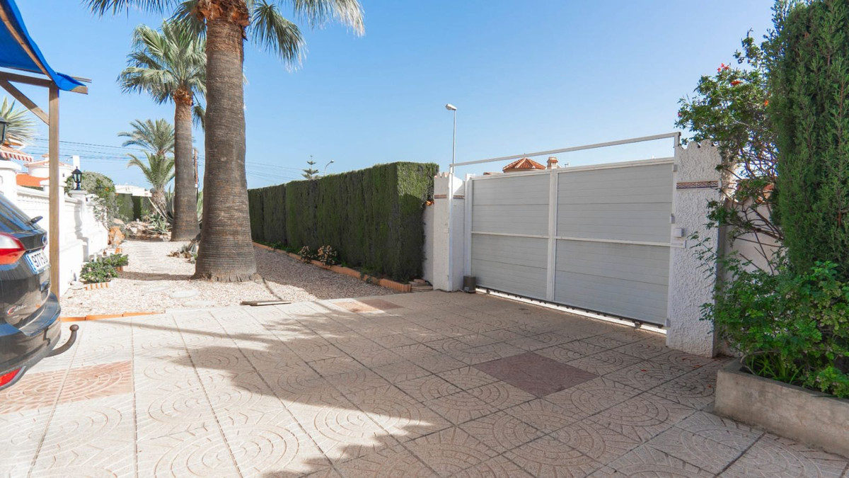 Se vende Villa - Chalet de 5 dormitorios en Costa Blanca, Alicante, España