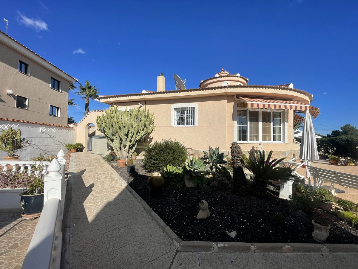 Se vende Villa - Chalet de 5 dormitorios en Costa Blanca, Alicante, España