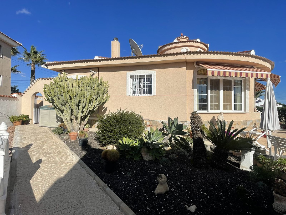 Se vende Villa - Chalet de 5 dormitorios en Costa Blanca, Alicante, España