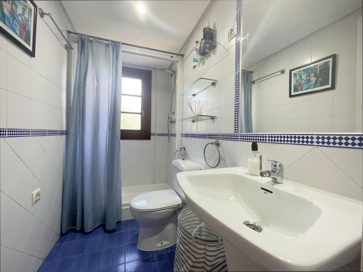 2 Bed Apartment for sale in La Duquesa Costa Del Sol, Málaga, Spain