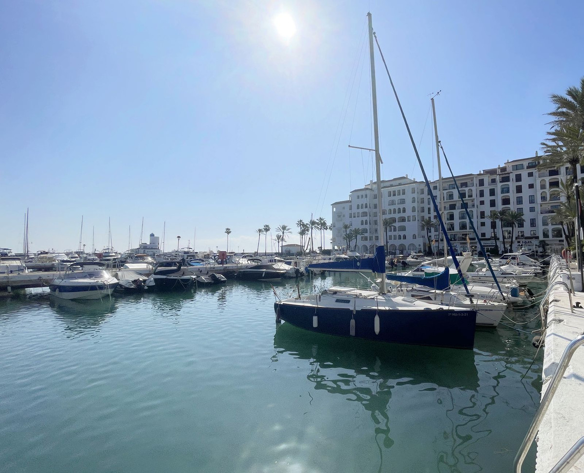 2 Bed Apartment for sale in La Duquesa Costa Del Sol, Málaga, Spain