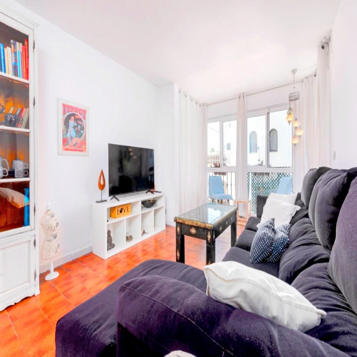 2 Bed Apartment for sale in La Duquesa Costa Del Sol, Málaga, Spain