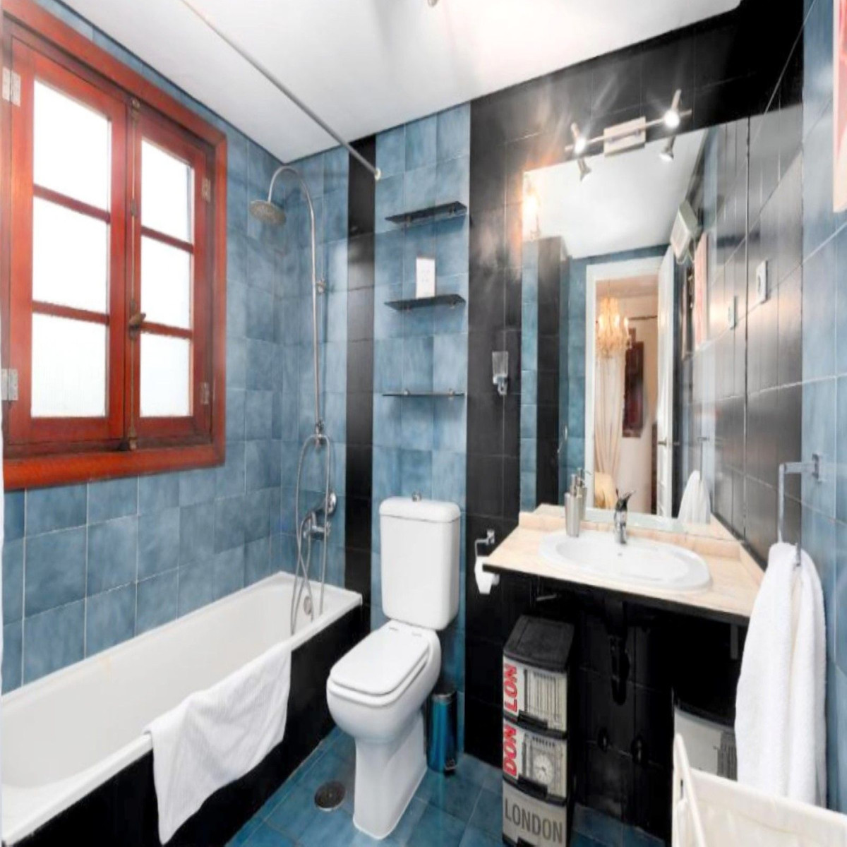 2 Bed Apartment for sale in La Duquesa Costa Del Sol, Málaga, Spain