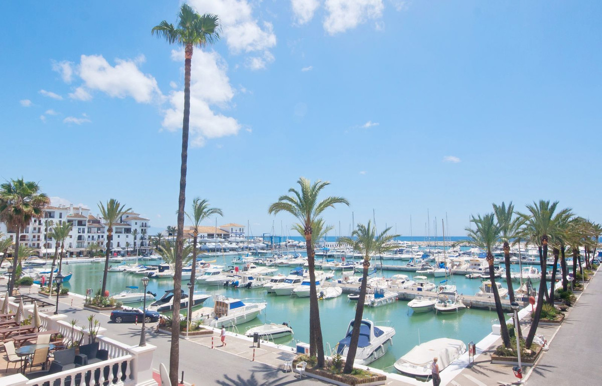 2 Bed Apartment for sale in La Duquesa Costa Del Sol, Málaga, Spain