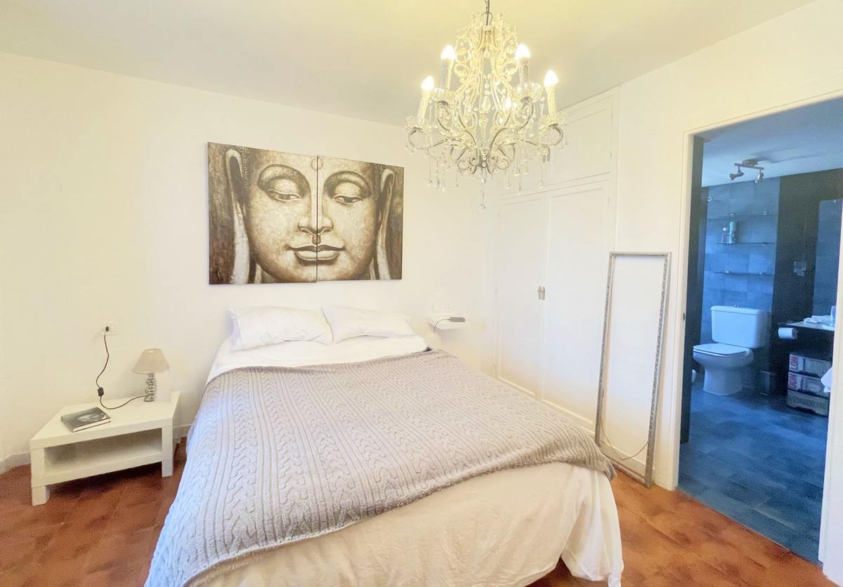2 Bed Apartment for sale in La Duquesa Costa Del Sol, Málaga, Spain