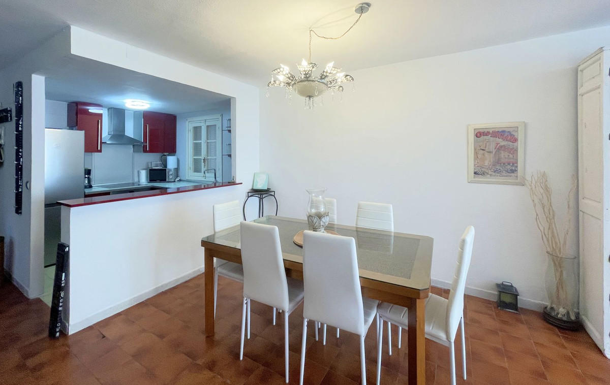 2 Bed Apartment for sale in La Duquesa Costa Del Sol, Málaga, Spain