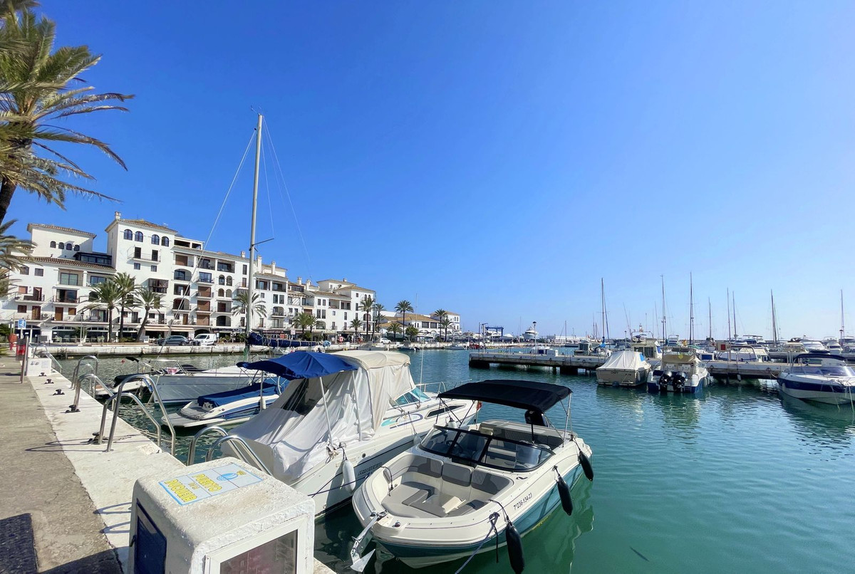 2 Bed Apartment for sale in La Duquesa Costa Del Sol, Málaga, Spain