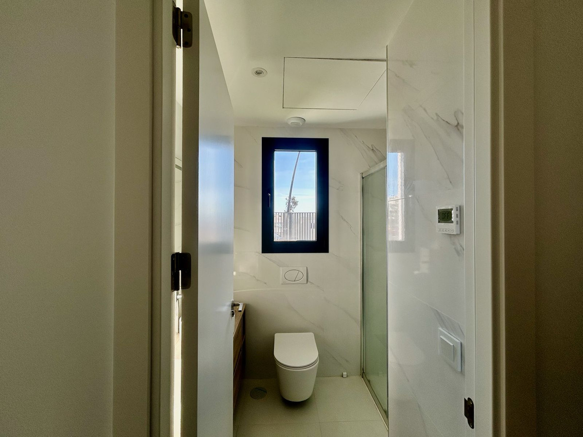 3 Bed Apartment for sale in Fuengirola Costa Del Sol, Málaga, Spain