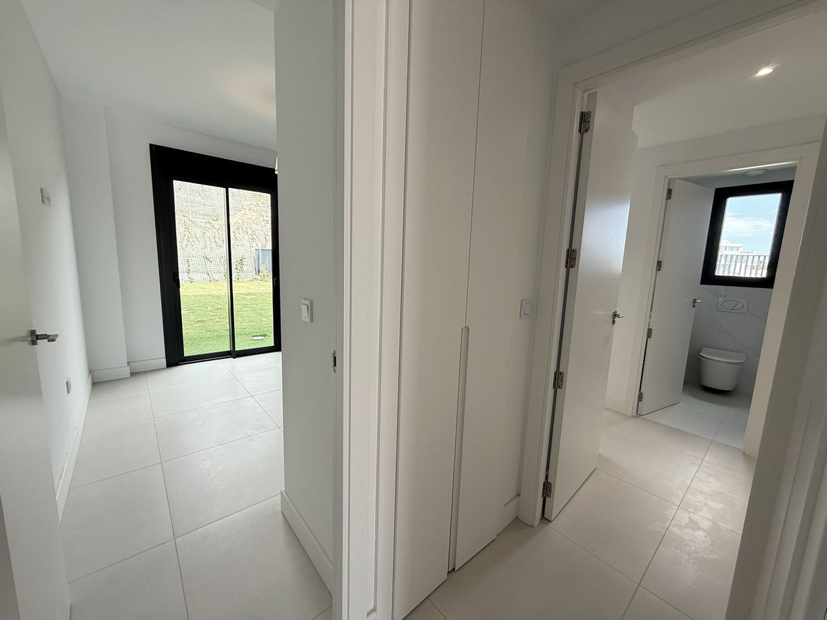 3 Bed Apartment for sale in Fuengirola Costa Del Sol, Málaga, Spain
