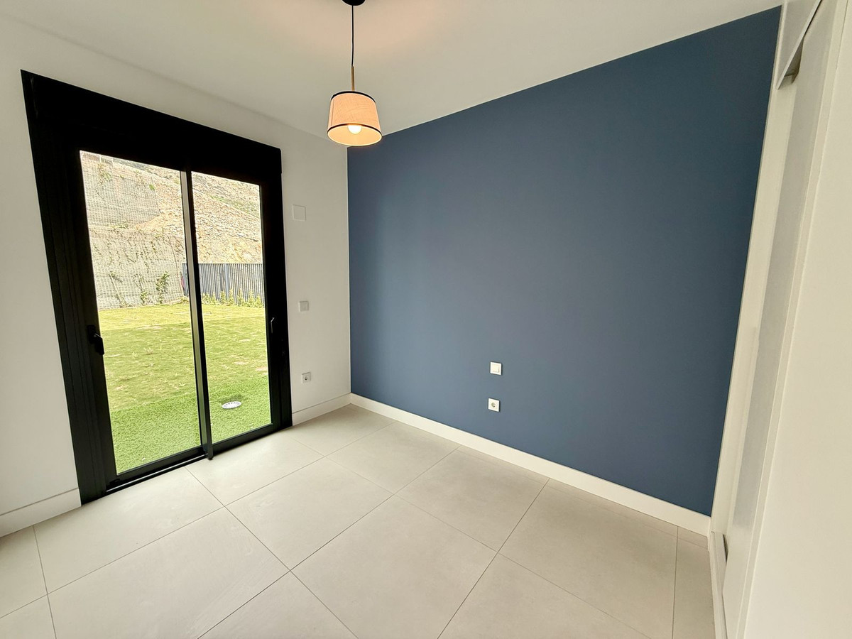 3 Bed Apartment for sale in Fuengirola Costa Del Sol, Málaga, Spain