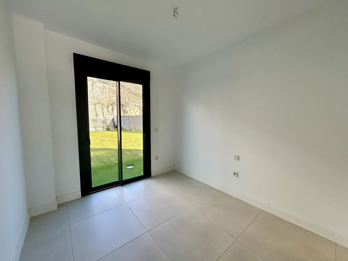 3 Bed Apartment for sale in Fuengirola Costa Del Sol, Málaga, Spain