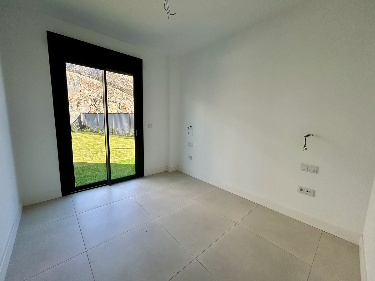 3 Bed Apartment for sale in Fuengirola Costa Del Sol, Málaga, Spain