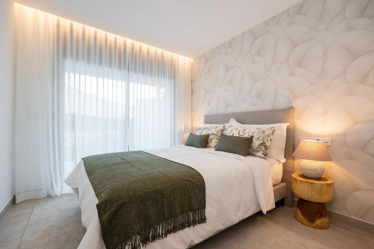 2 Bed Apartment for sale in Fuengirola Costa Del Sol, Málaga, Spain