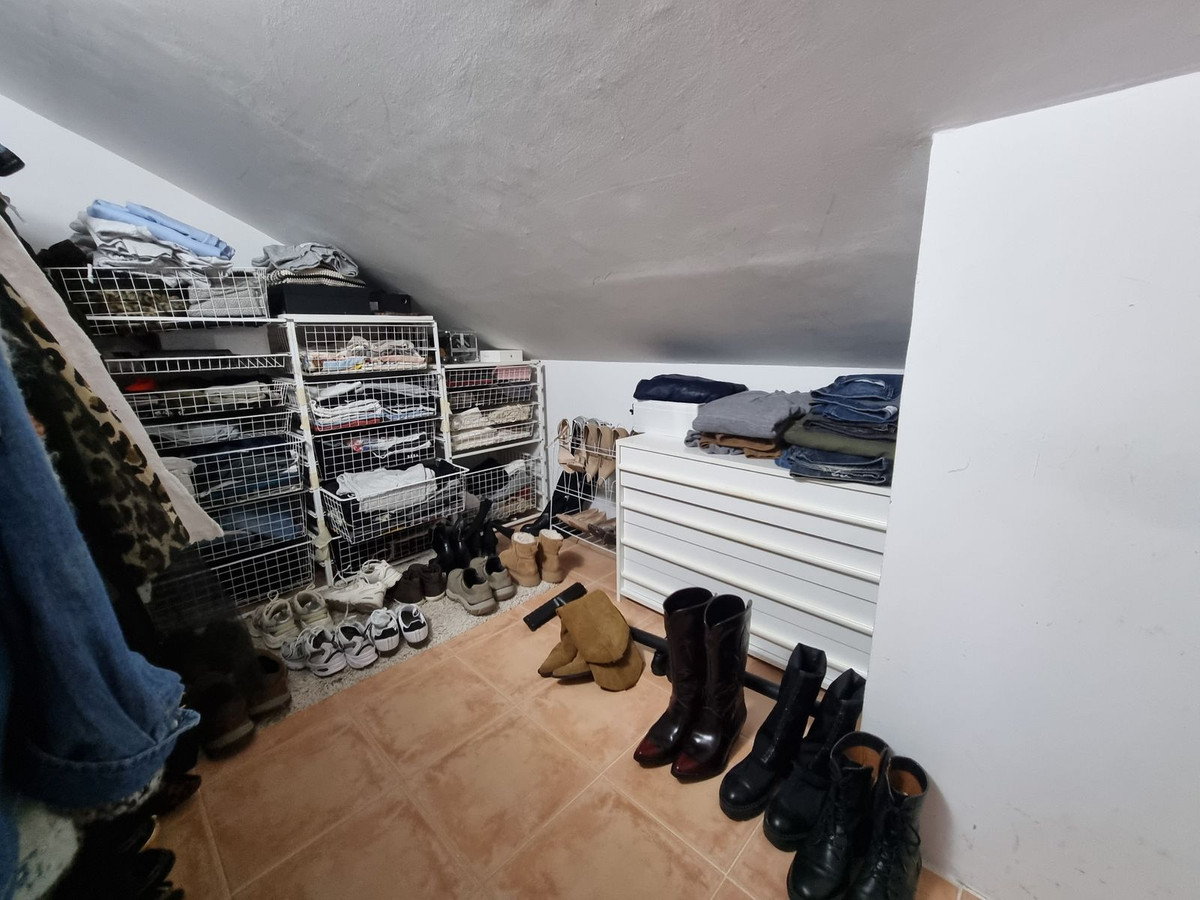 3 Bed Apartment for sale in Estepona Costa Del Sol, Málaga, Spain