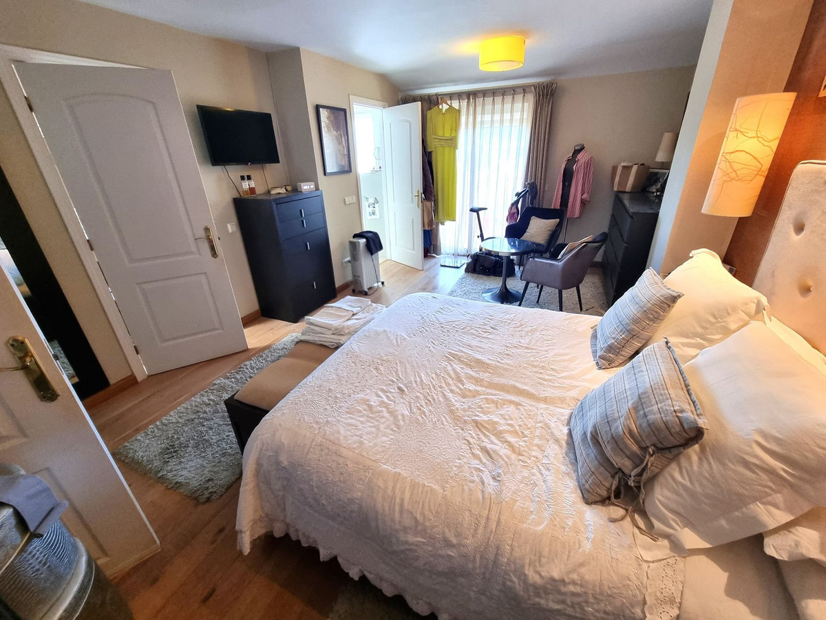 3 Bed Apartment for sale in Estepona Costa Del Sol, Málaga, Spain