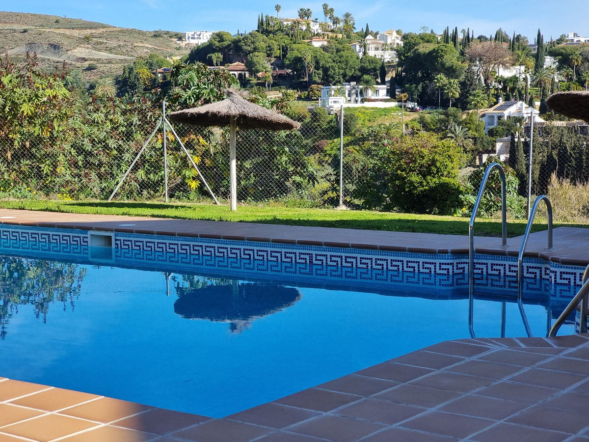 3 Bed Apartment for sale in Estepona Costa Del Sol, Málaga, Spain