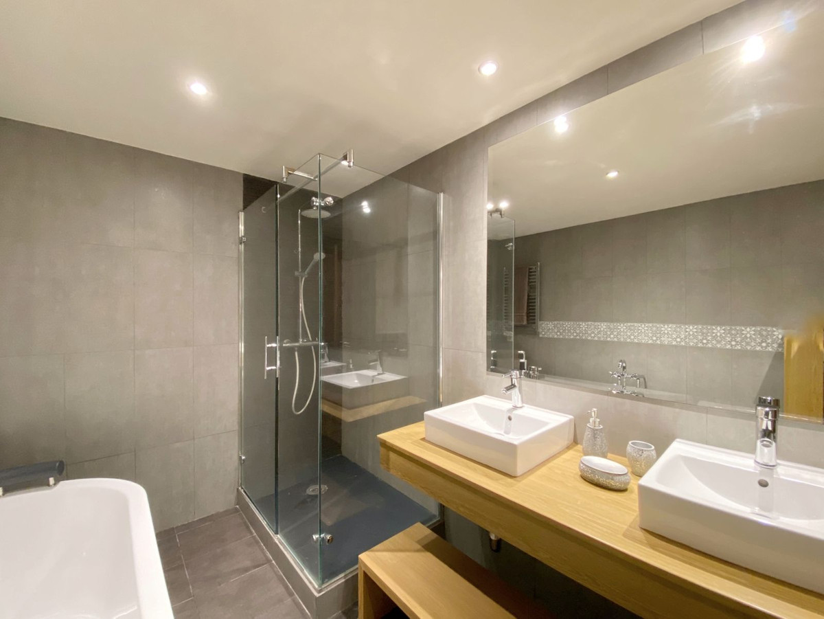 2 Bed Commercial unit for sale in Marbella Costa Del Sol, Málaga, Spain