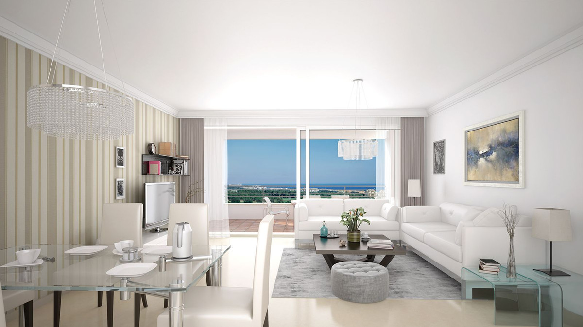 Se vende Apartamento Planta Media de 2 dormitorios en Costa Del Sol East, Málaga, España