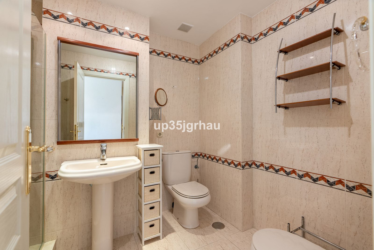 Se vende Apartamento Planta Media de 3 dormitorios en Costa Del Sol, Málaga, España