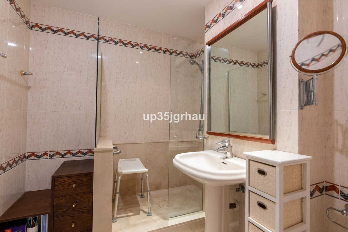Se vende Apartamento Planta Media de 3 dormitorios en Costa Del Sol, Málaga, España