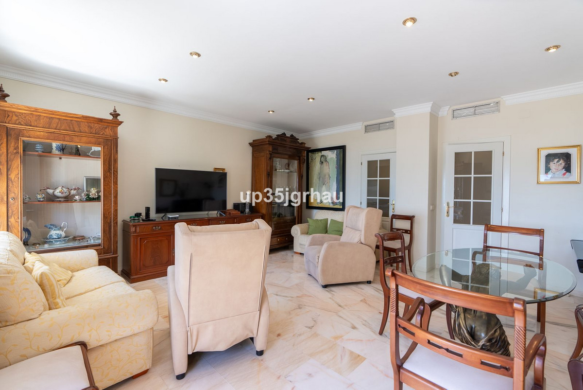 Se vende Apartamento Planta Media de 3 dormitorios en Costa Del Sol, Málaga, España
