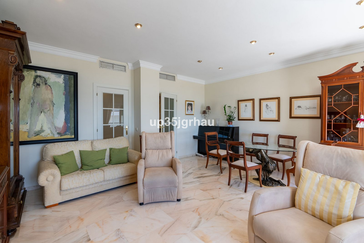 Se vende Apartamento Planta Media de 3 dormitorios en Costa Del Sol, Málaga, España