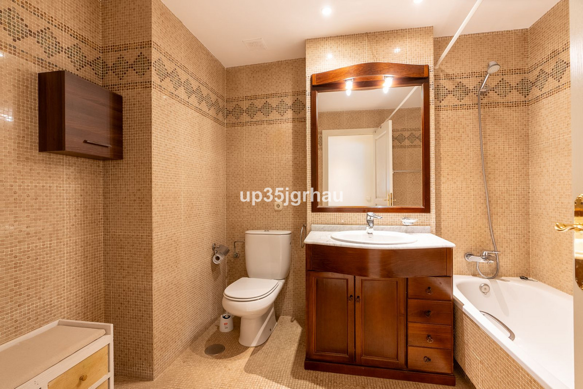 Se vende Apartamento Planta Media de 3 dormitorios en Costa Del Sol, Málaga, España