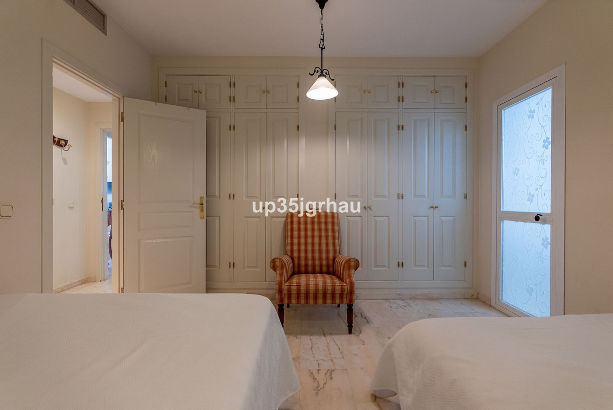 Se vende Apartamento Planta Media de 3 dormitorios en Costa Del Sol, Málaga, España