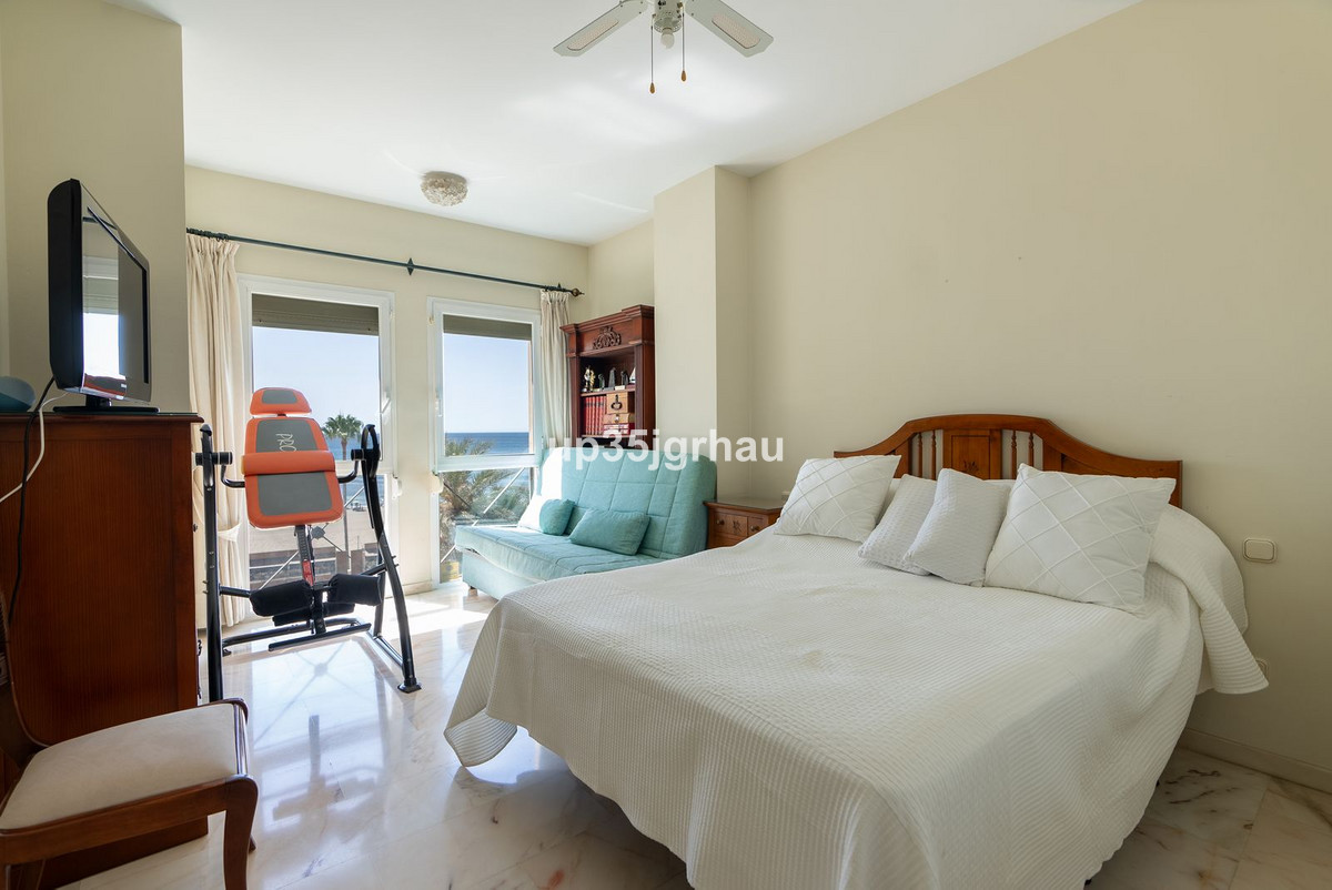 Se vende Apartamento Planta Media de 3 dormitorios en Costa Del Sol, Málaga, España