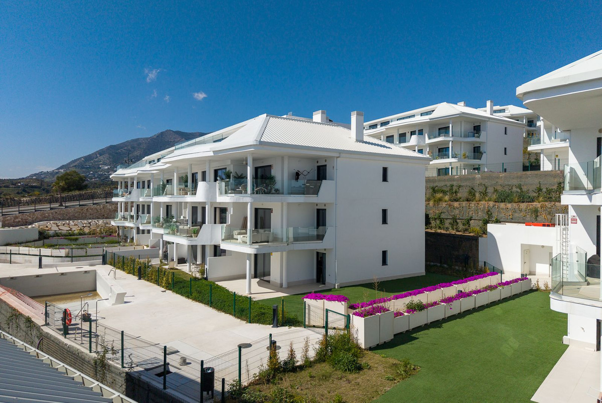 3 Bed Apartment for sale in Fuengirola Costa Del Sol, Málaga, Spain