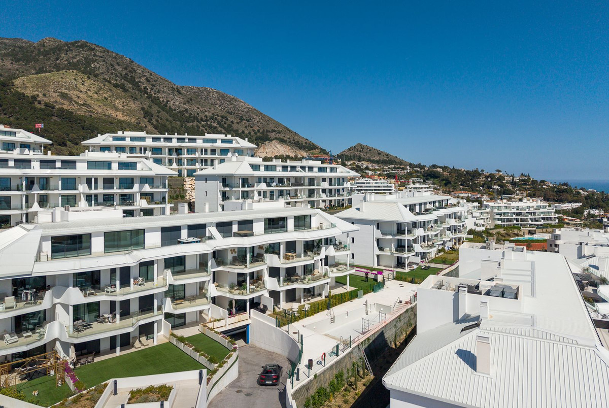 3 Bed Apartment for sale in Fuengirola Costa Del Sol, Málaga, Spain
