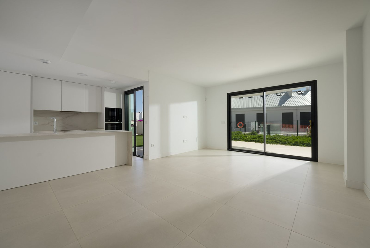 3 Bed Apartment for sale in Fuengirola Costa Del Sol, Málaga, Spain