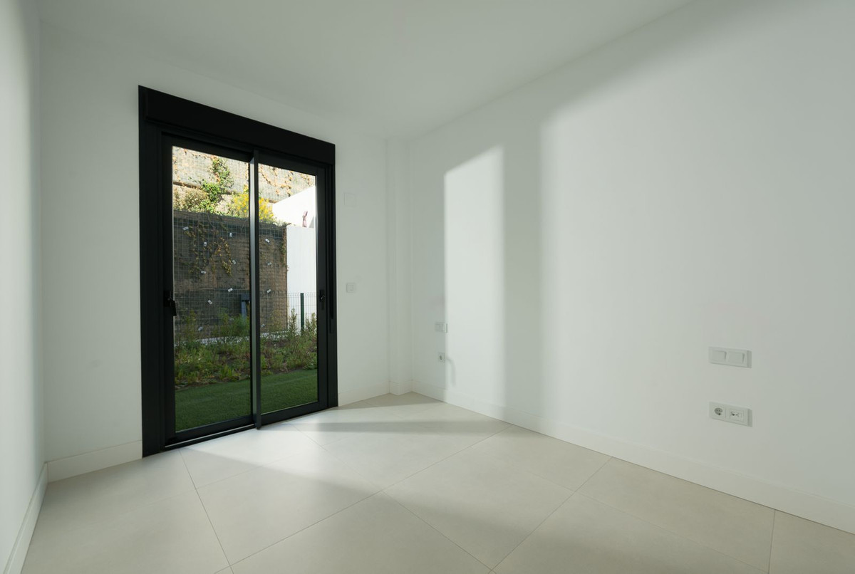 3 Bed Apartment for sale in Fuengirola Costa Del Sol, Málaga, Spain