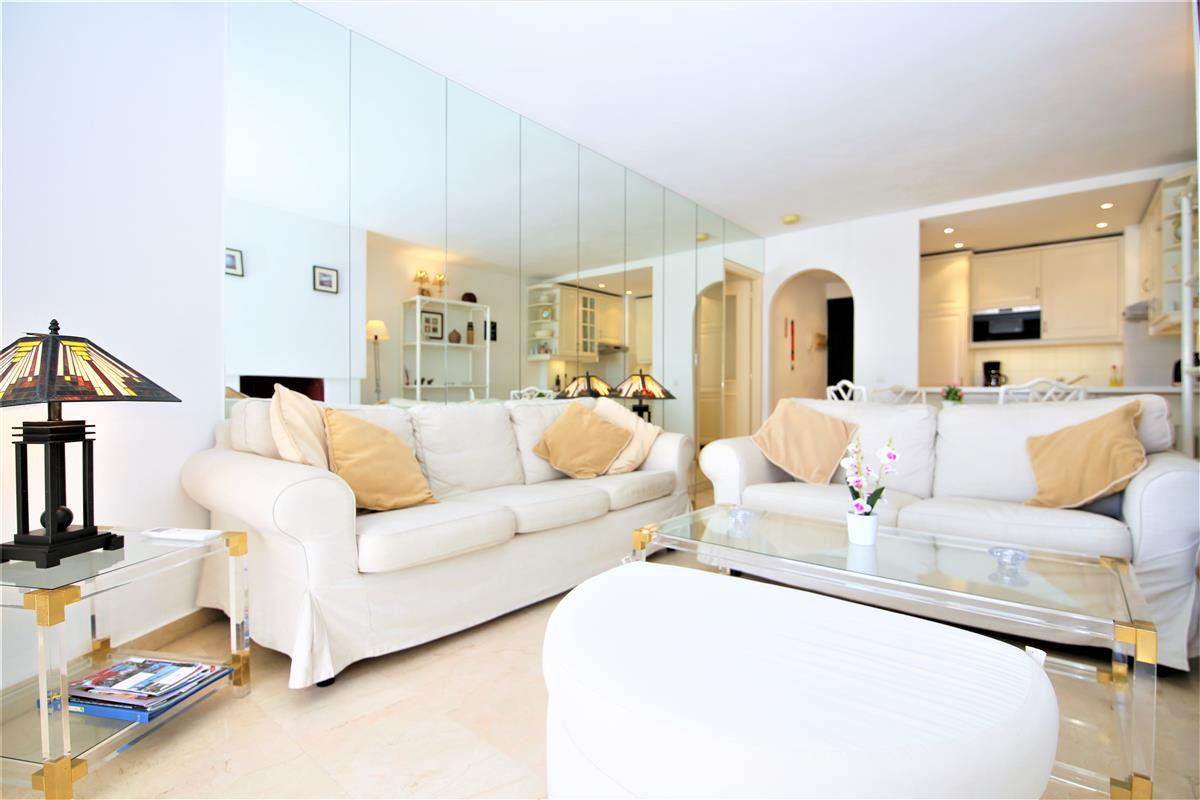 2 Bed Apartment for sale in Estepona Costa Del Sol, Málaga, Spain