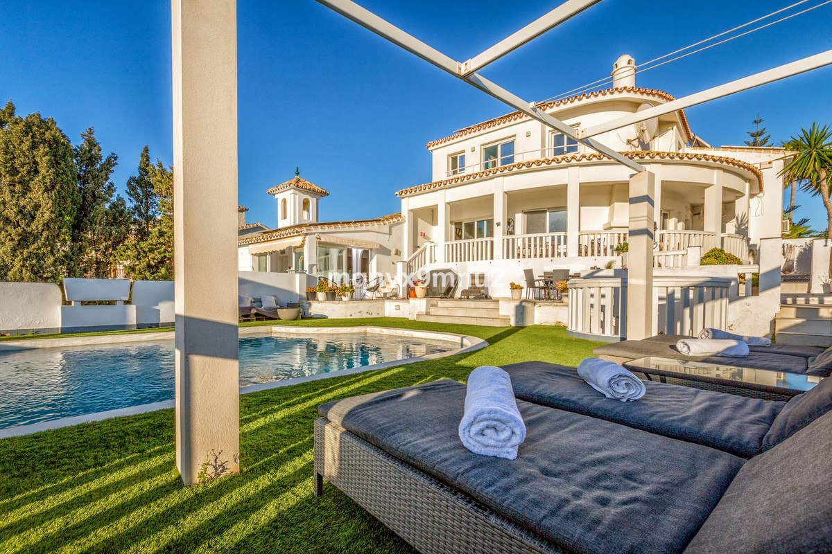 5 Bed Townhouse for sale in El Chaparral Costa Del Sol, Málaga, Spain