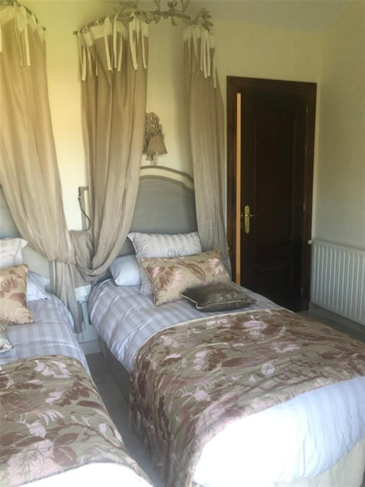 Se vende Villa - Chalet de 4 dormitorios en Costa Del Sol, Málaga, España