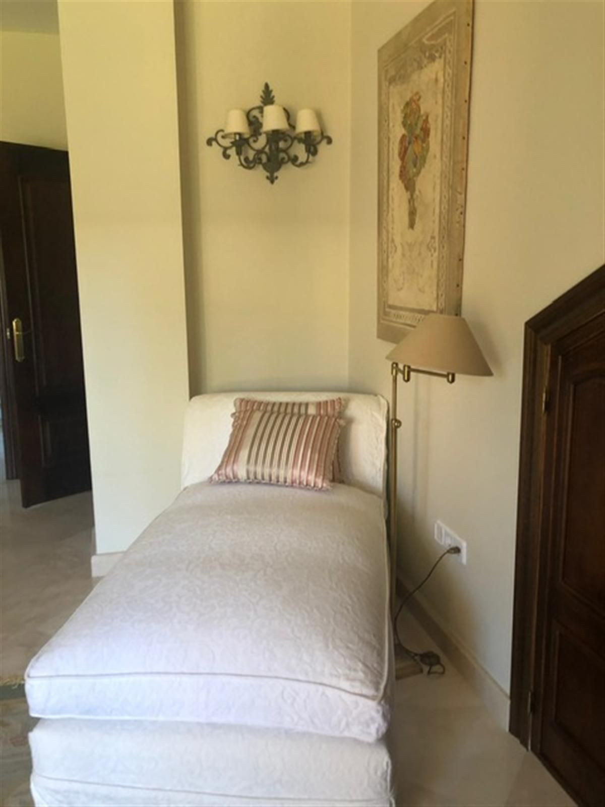 Se vende Villa - Chalet de 4 dormitorios en Costa Del Sol, Málaga, España