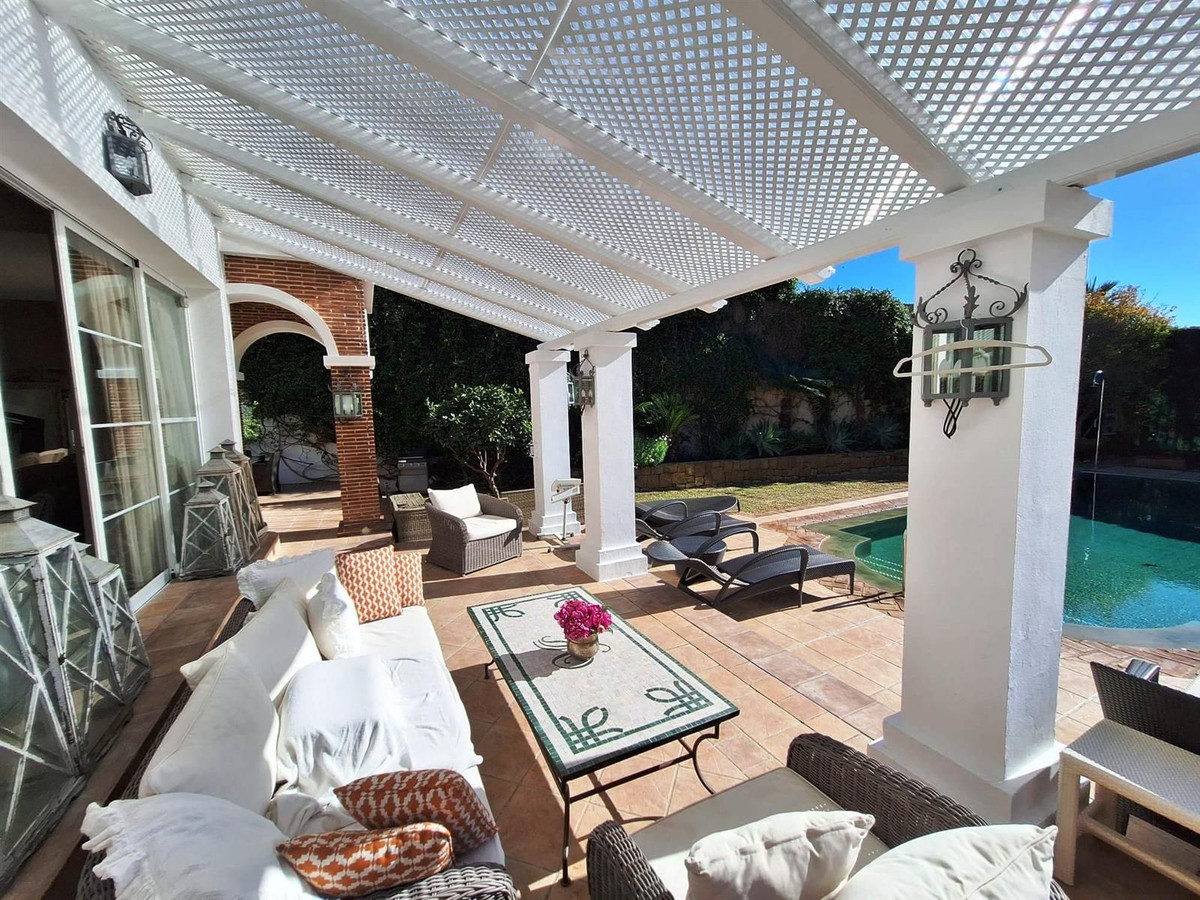 Se vende Villa - Chalet de 4 dormitorios en Costa Del Sol, Málaga, España