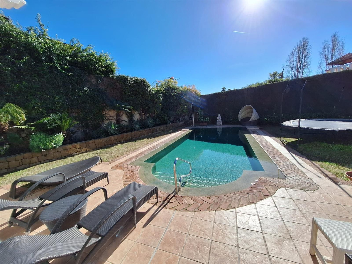 Se vende Villa - Chalet de 4 dormitorios en Costa Del Sol, Málaga, España