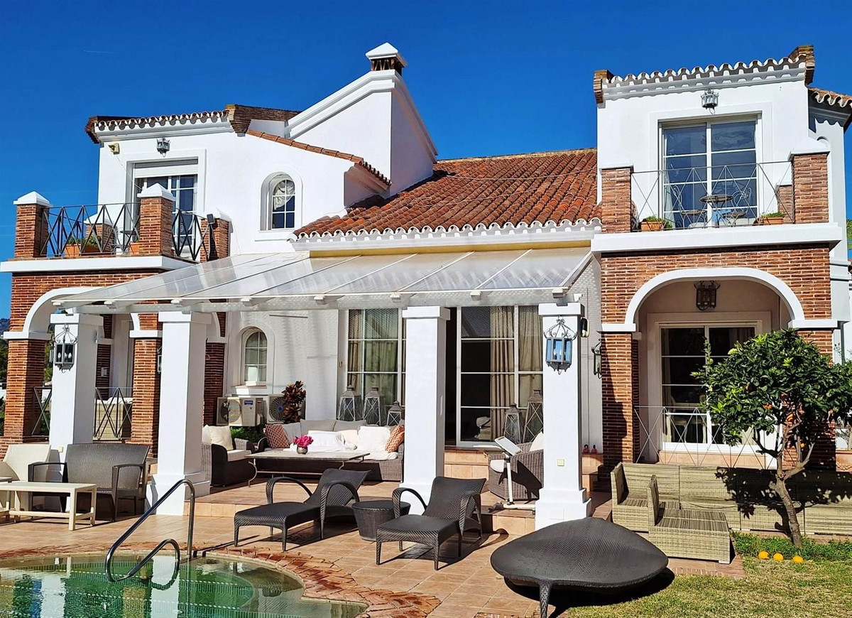 Se vende Villa - Chalet de 4 dormitorios en Costa Del Sol, Málaga, España
