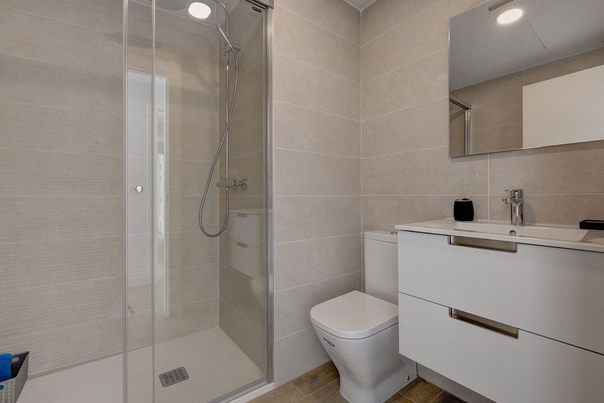 Se vende Apartamento Planta Media de 2 dormitorios en Costa Del Sol, Málaga, España